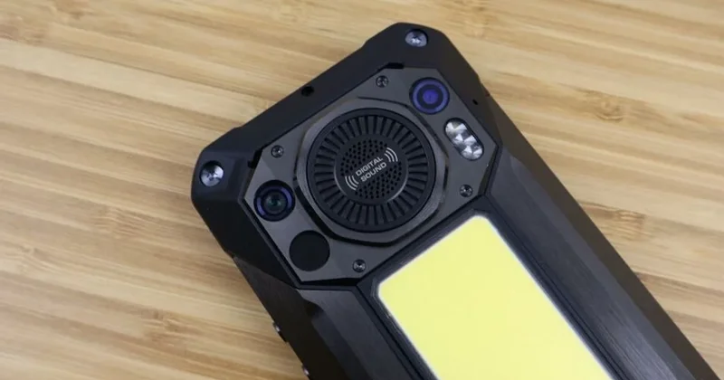 Dünyanın en sağlam telefonu tanıtıldı! Ekranıyla çivi bile çakılıyor Sözcü Gazetesi