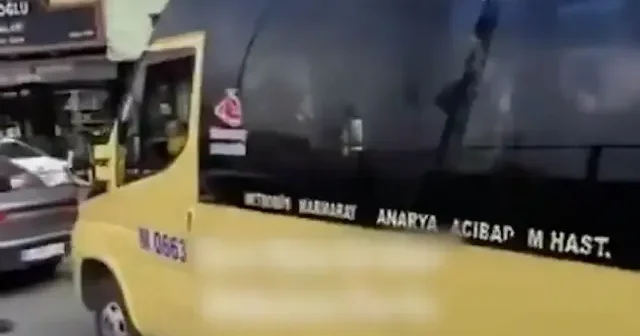 Ambulansa yol vermeyen sürücüye polis sert çıktı: Sana ömrün boyunca unutamayacağın ceza yazacağım VİDEO İZLE