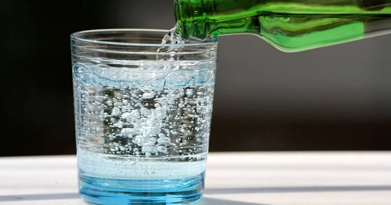 Yıllardır yanlış tüketiyormuşuz: Maden suyunu sakın böyle içmeyin Sözcü Gazetesi