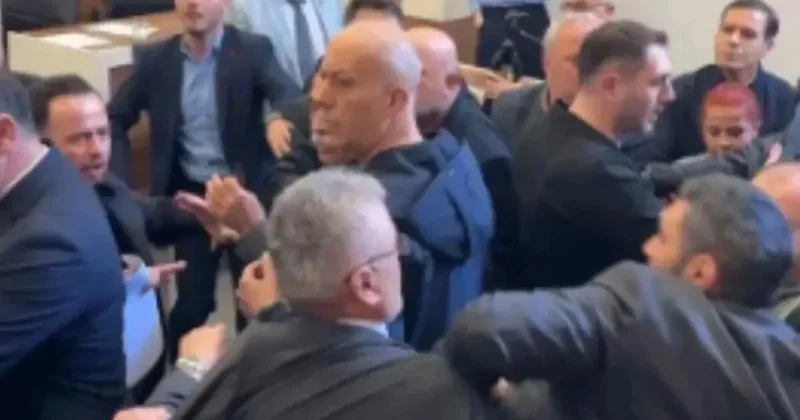 Zonguldak İl Genel Meclisi’nde seçim krizi! Arbede yaşandı, salona jandarma çağrıldı