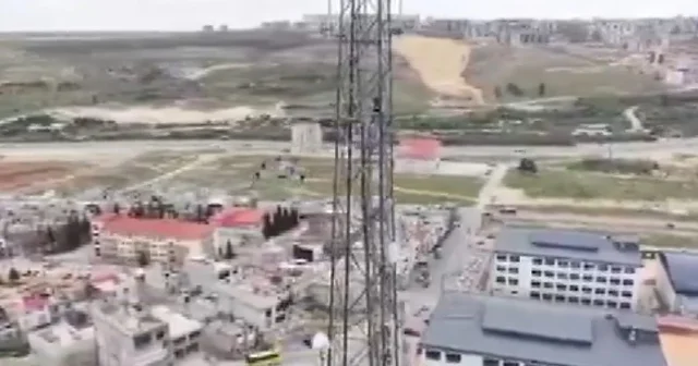 İntihar için elektrik direğine çıkan şahıs, polis dronu ile vazgeçirildi Gaziantep Haberleri