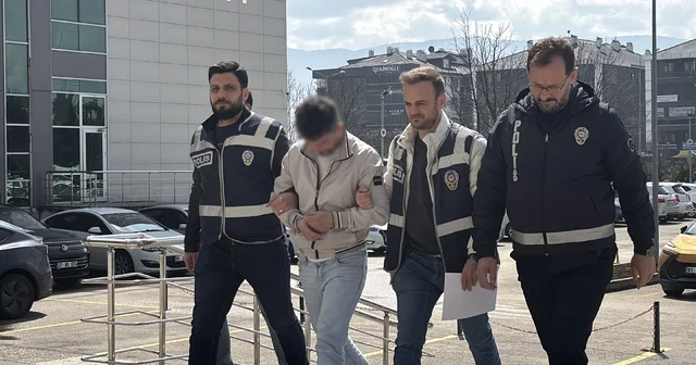 İstanbul dan gelip Bolu da iki kadını dolandırdı, kaçış planı TEM de bozuldu İkinci vurgununu yapıp kaçmaya çalışan milyonluk telefon dolandırıcısına TEM de operasyon Bolu Haberleri