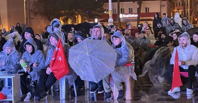 A Milli Futbol Takımı na yağmur altında destek Çankırı Haberleri