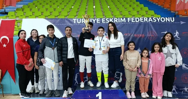 Malatyalı sporcu eskrimde altın madalya aldı Malatya Haberleri