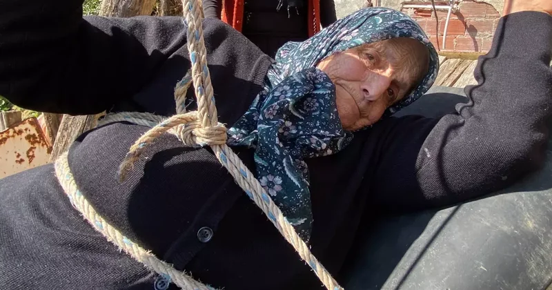 82 yaşındaki kadın, 20 yıldır çelik telli teleferikle evine ulaşıyor