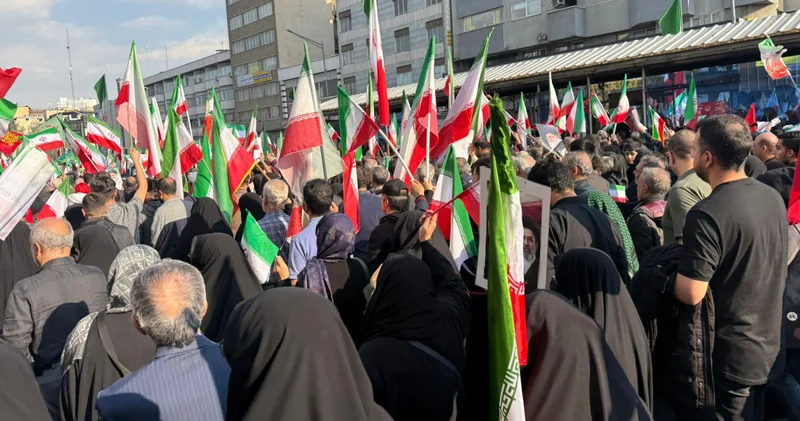 İran da bir komutan daha toprağa verildi ama meydanlar Savaşa devam diyor Dış Haberler