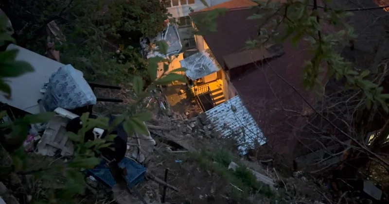 İstanbul da yağış sonrası toprak kaydı, 6 bina boşaltıldı