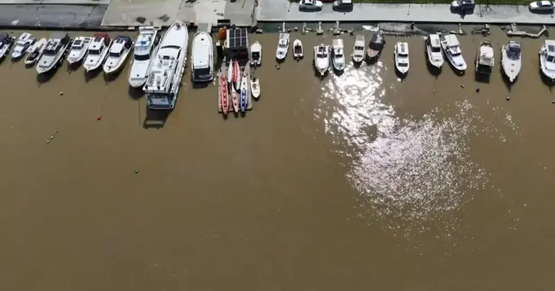 İstanbul da yağış sonrası manzara: Boğaz ve Haliç in rengi kahverengiye döndü!