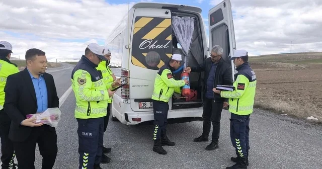 Tomarza da servis şoförlerine güvenlik ve trafik eğitimi verildi Kayseri Haberleri