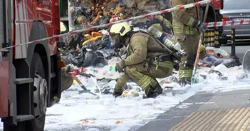 Fatih’te çöpe atılan karpit patlamaya neden oldu