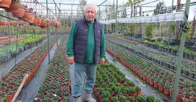 Burhaniye de emekli bankacı 500 çeşit bitki yetiştirdi Balıkesir Haberleri