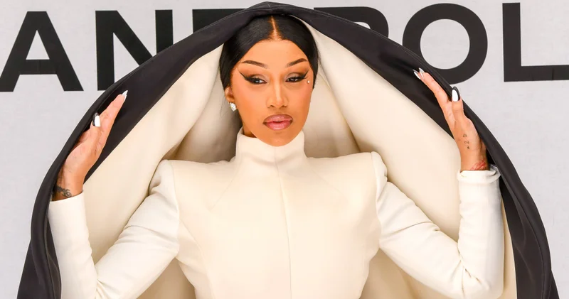 Cardi B 50 milyon dolarlık davadan kurtuldu