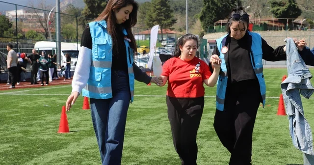 Otizm Farkındalık Günü nde özel öğrenciler futbol sahasında buluştu Karabük Haberleri