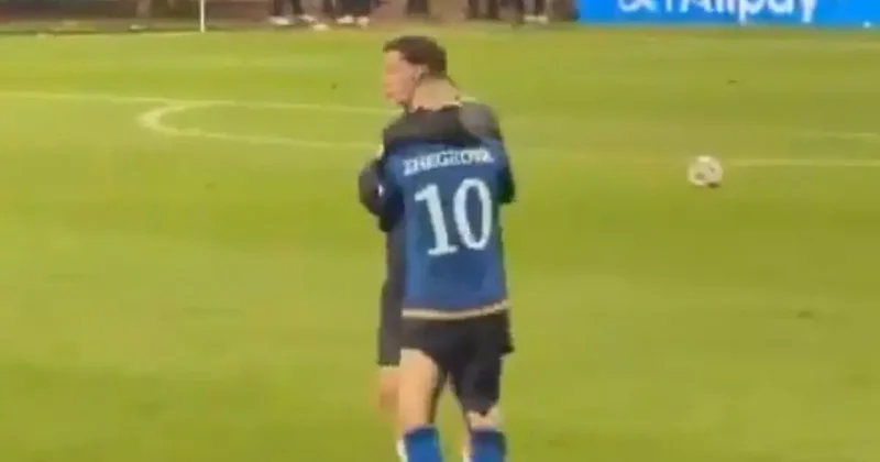 Tarihi maçtan sonra viral olan görüntü