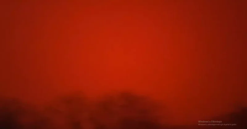 Afrika dan gelen çöl tozu sonucu Girit Adası nda gökyüzü kırmızıya büründü