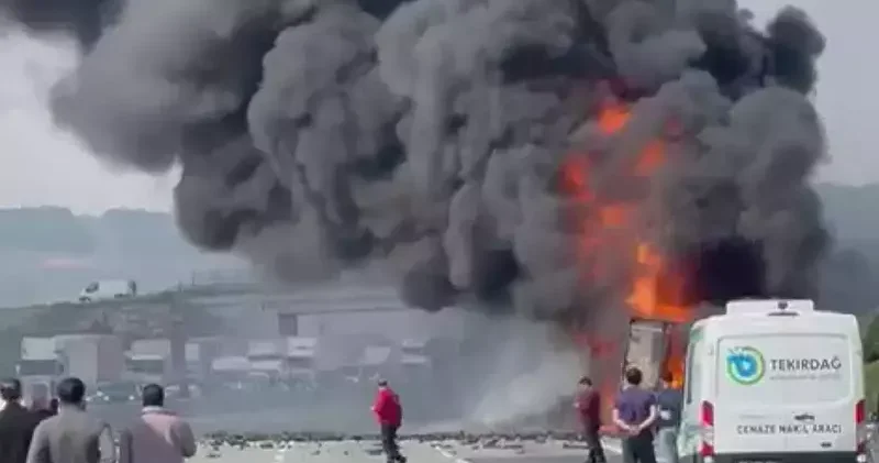 Çatalca da TIR yangını; Kuzey Marmara Otoyolu trafiğe kapandı