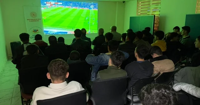 Hasköy Gençlik Merkezi nde milli maç heyecanı Muş Haberleri