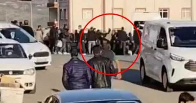 Diyarbakır da akraba aileler arasında taşlı, sopalı ve bıçaklı kavga: 5 yaralı Diyarbakır Haberleri