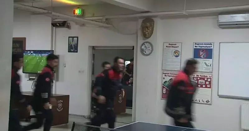 Dünya Kupası maçını bırakıp yangına koştular