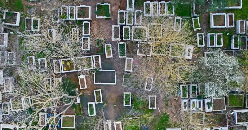 İstanbul da Mezarlık Su Baskınına Uğradı