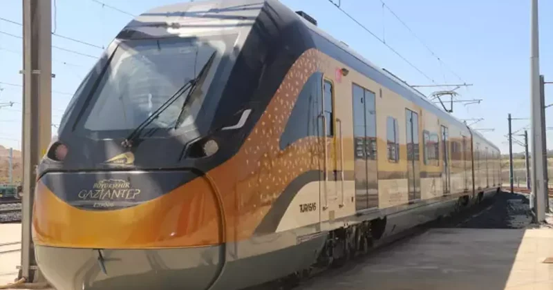 Baklava sarısı raylarda: Şehrin yeni devleri geldi! Türkiye de bir ilk