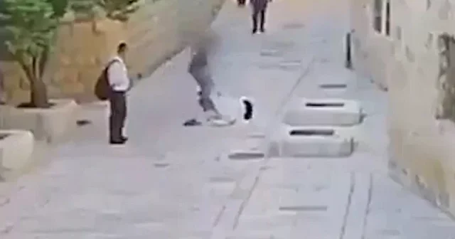 Kudüs te İsrailli saldırganın Hristiyan rahibeyi darp ettiği anlar kamerada VİDEO İZLE