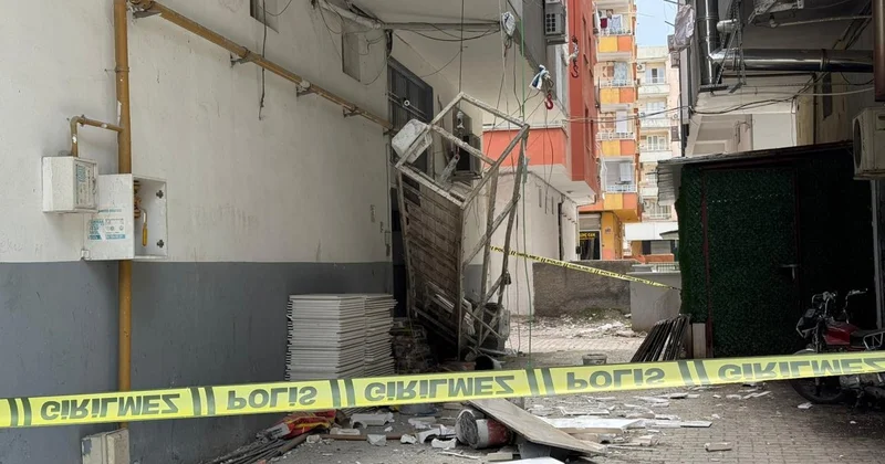 Şanlıurfa da inşaat asansörü düştü: 1 işçi balkonda asılı kaldı