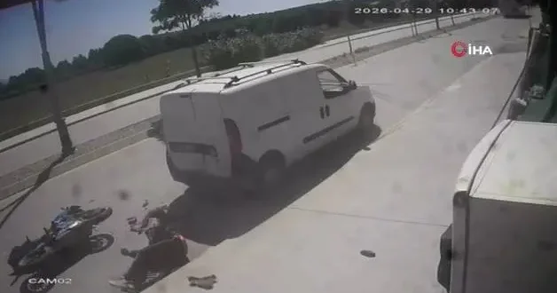Datça da park halindeki araca çarpan motosiklet sürücüsünün kaza anı ortaya çıktı