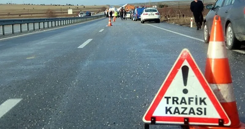 Konya da minibüs ile otomobil birbirine girdi: 4 kişi yaralandı