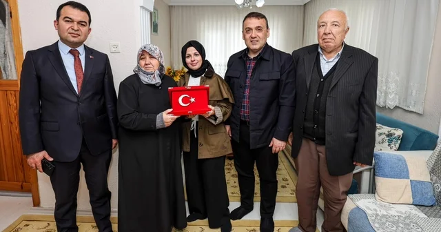Bilecik Valisi Sözer den şehit infaz koruma memuru Arı nın ailesine ziyaret Bilecik Haberleri