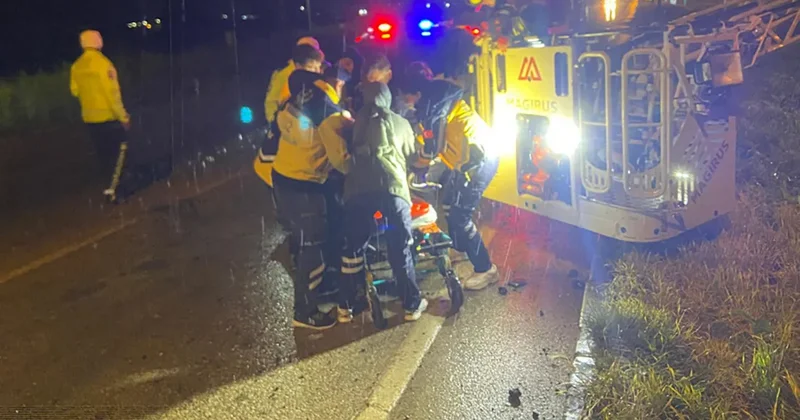 SON DAKİKA... Balıkesir de yolcu otobüsü devrildi: 3 kişi hayatını kaybetti 1 i ağır 31 yaralı var!