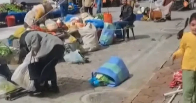 Artvin’de fırtına pazarı dağıttı tezgahlar devrildi VİDEO İZLE