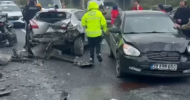 Esenler de 4 araç zincirleme kazaya karıştı VİDEO İZLE
