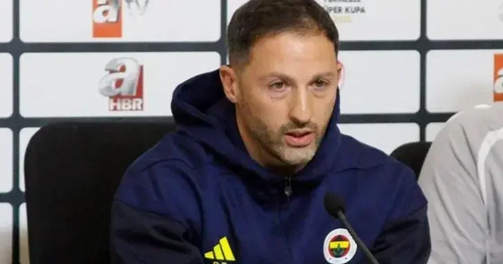 Domenico Tedesco, çiçek ve tezahüratlarla uğurlandı