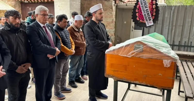 Tüfekle vurularak hayatını kaybeden 14 yaşındaki Gizem Özdemir son yolculuğuna uğurlandı
