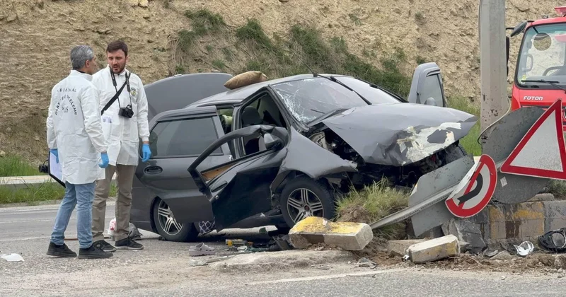 Karabük te otomobil refüje çarptı: 1 ölü