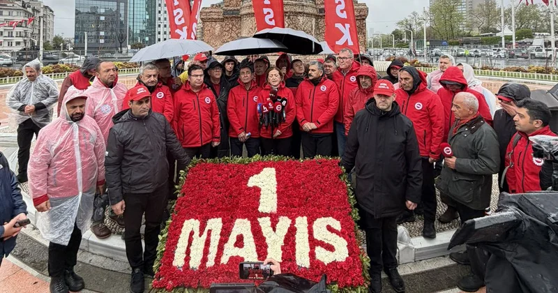 DİSK heyeti, Taksim Meydanı’na çelenk bıraktı