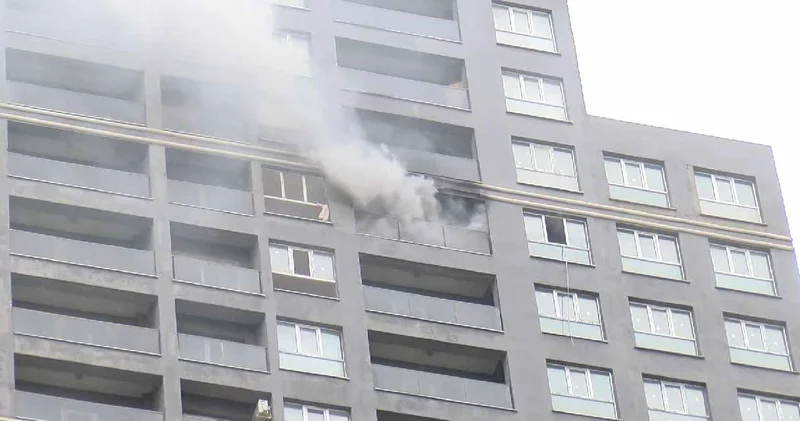 Esenyurt ta 35 katlı binada yangın
