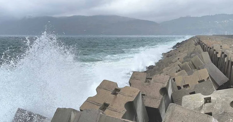 Meteoroloji uyarmıştı: Amasra da dalga boyu 2 metreye ulaştı