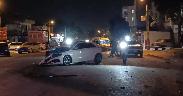 Adana da zincirleme kaza: 1 ölü, 4 yaralı Kazaya sebebiyet verdiği iddia edilen sürücü olay yerinden kaçtı Adana Haberleri