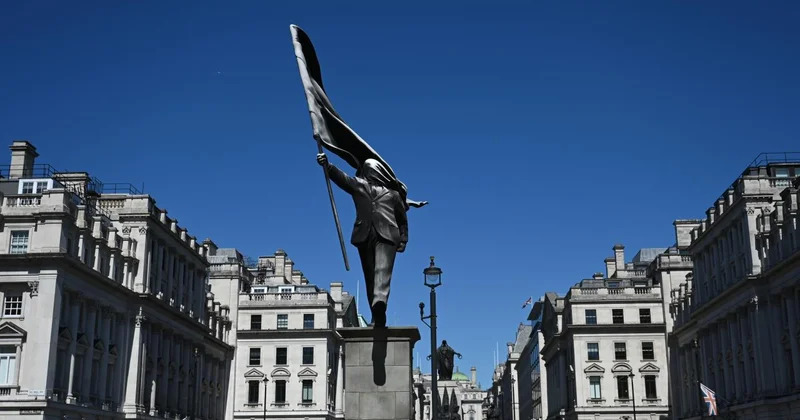 Banksy’den Londra’nın merkezine gece yarısı operasyonu: Nasıl yaptı?