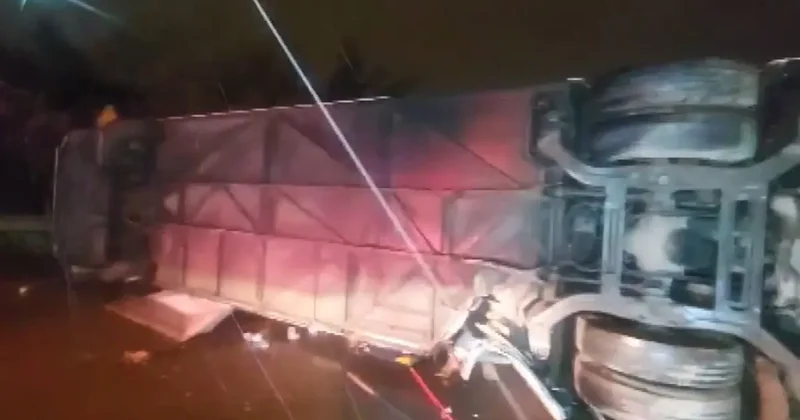 Balıkesir de yolcu otobüsü kaza yaptı: 3 ölü, 31 yaralı var