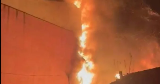 Hurdalıkta çıkan yangın bitişikteki binalara sıçradı Eskişehir Haberleri