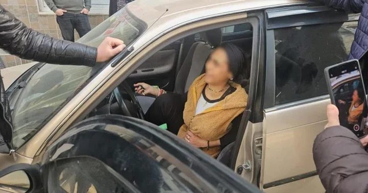 Hırsızlık için girdiği otomobilin sahibine yakalandı! Bu araç benim, asıl hırsız sizsiniz diyerek direnen şüpheli tutuklandı