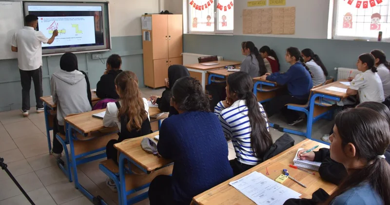Şırnaklı öğrencilerin sınav heyecanına Mehmetçik ten destek