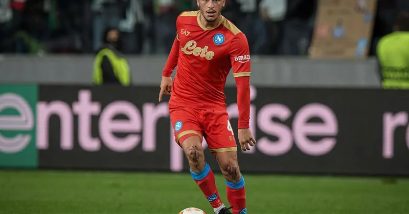 Napoli nin eski yıldızı Sarıyer e transfer oluyor