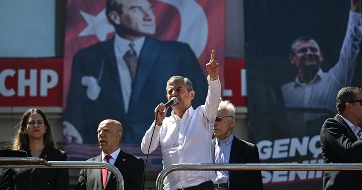Özgür Özel: Olağanüstü kurultay için imza süreci başlatıldı Grup toplantısı yarın yapılacak