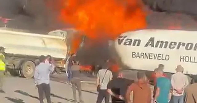Hatay da, yük boşaltan TIR larda çıkan yangın söndürüldü Hatay Haberleri