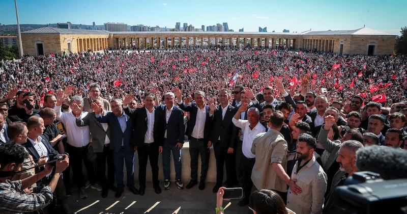 Özel’e gösterilen ilgi dünya basınını şaşırttı Sözcü Gazetesi