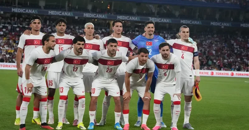 Milli yıldız maçı yarıda bıraktı! Hastaneye götürüldü